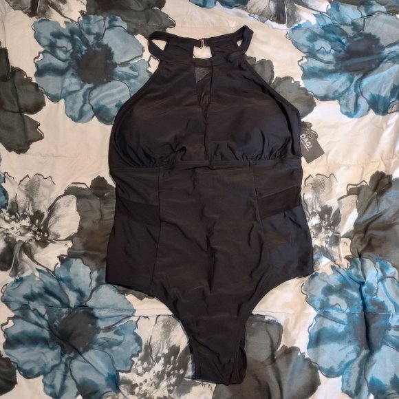 NWT Daci Plus-Size One-Piece Swimsuit with Mesh Cut-Outs, Size 18W - Picture 3 of 8